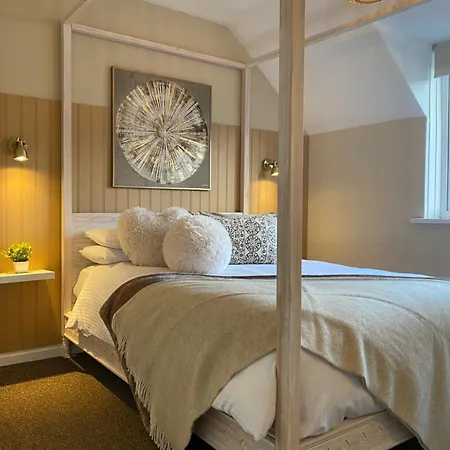 Bowness Bay View Apartment *
